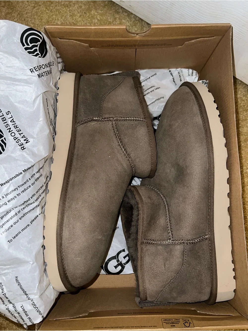 UGG Men's Classic ultra mini Slip-On boots in Hickory brown size 13 NEW